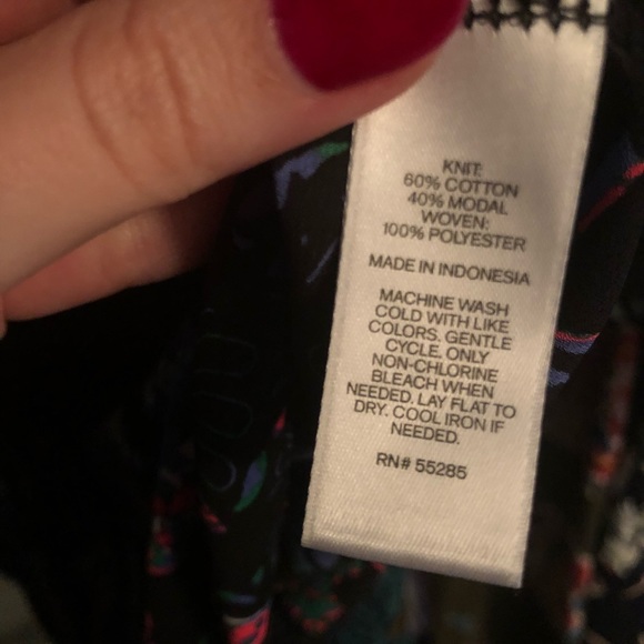 Express half paisley design black tee - Picture 6 of 6